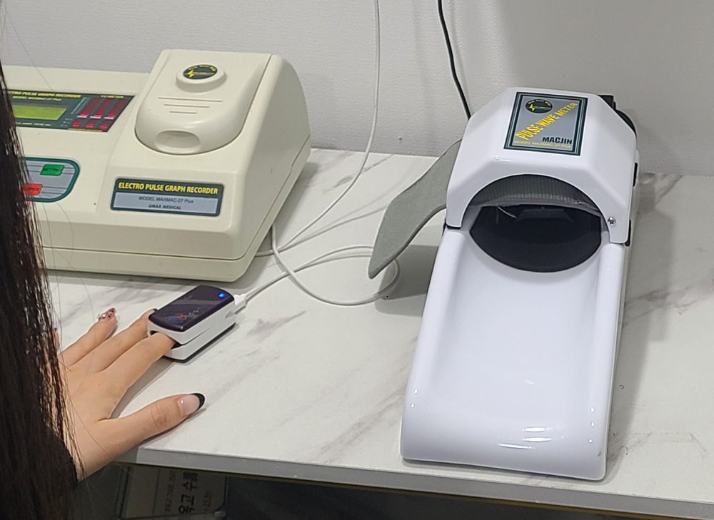 맥진기(Pulse Wave Meter)와 맥 그래프 기록기